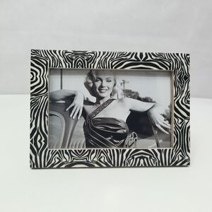 Meet your Posher, Holly